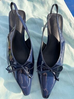 Women’s Navy Patent Slingback Pointed-Toe Flats with Bow